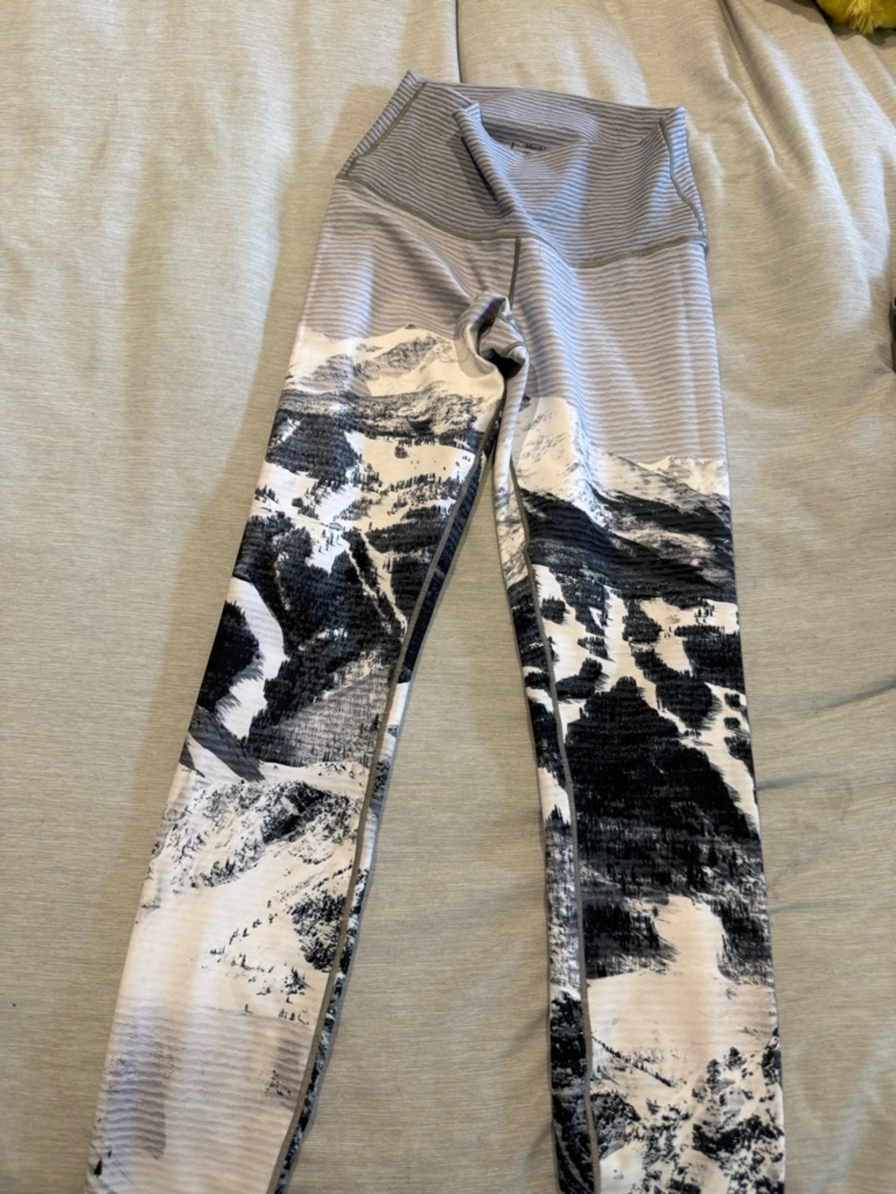 Women’s Gray & Black Printed High-Waist Leggings